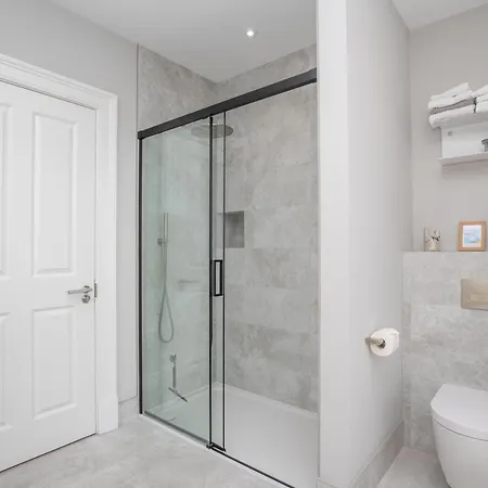 Flat With Majestic Views In West End Wonderland Appartement EDI Buitenkant foto