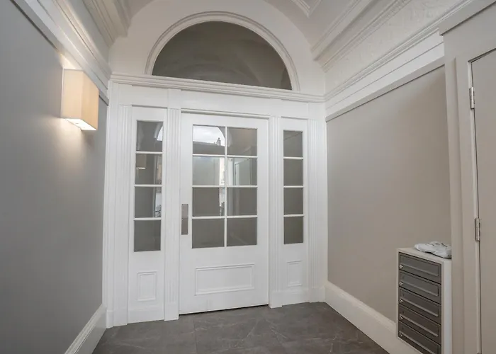 Flat With Majestic Views In West End Wonderland
